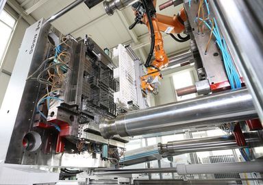 High-capacity injection molding machines for sealing parts and connections